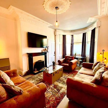 Anchored Homely Apartment In Historic Centre Paisley Kültér fotó